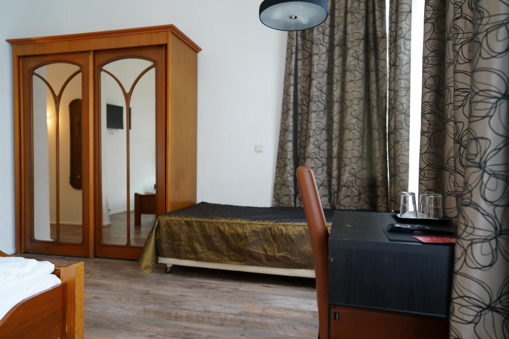 Hotel Pension Xantener Eck Berlijn Buitenkant foto