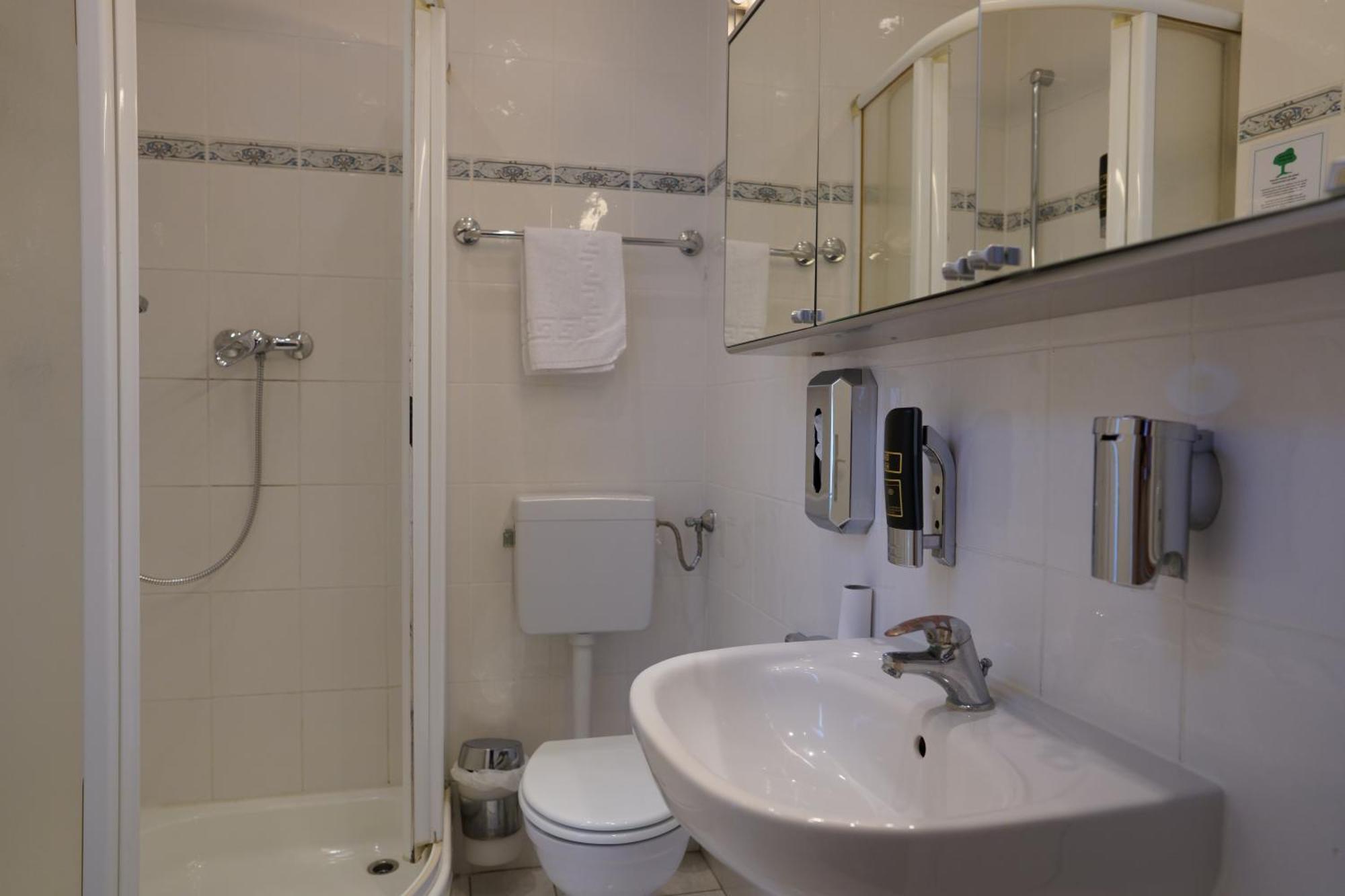 Hotel Pension Xantener Eck Berlijn Buitenkant foto